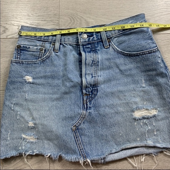 Levi’s Button Fly Raw Hem Distressed 100% Cotton Jean Denim Mini Skirt - Picture 10 of 12